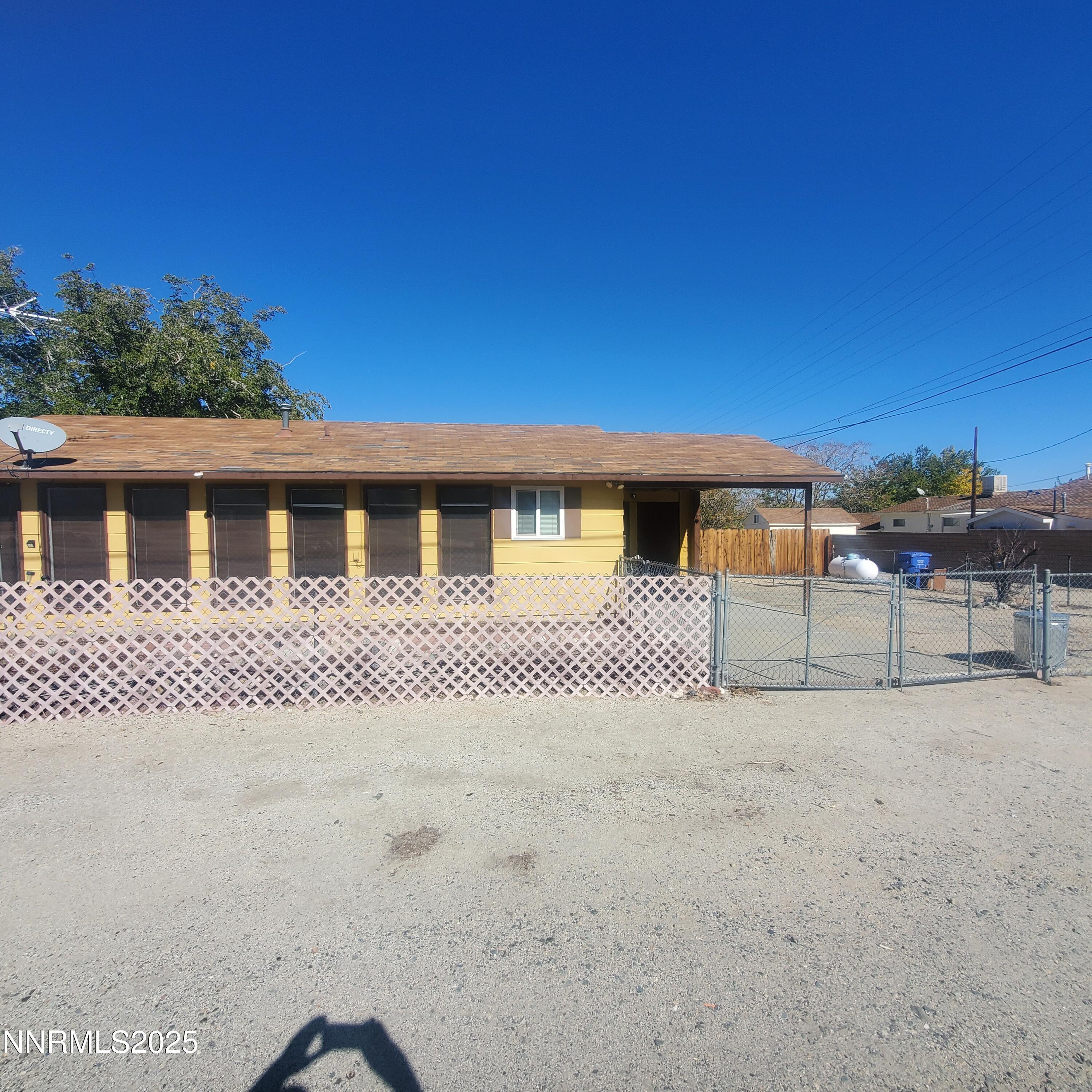 Image 3: 104 F st side view