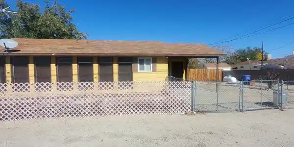 Image 3: 104 F st side view