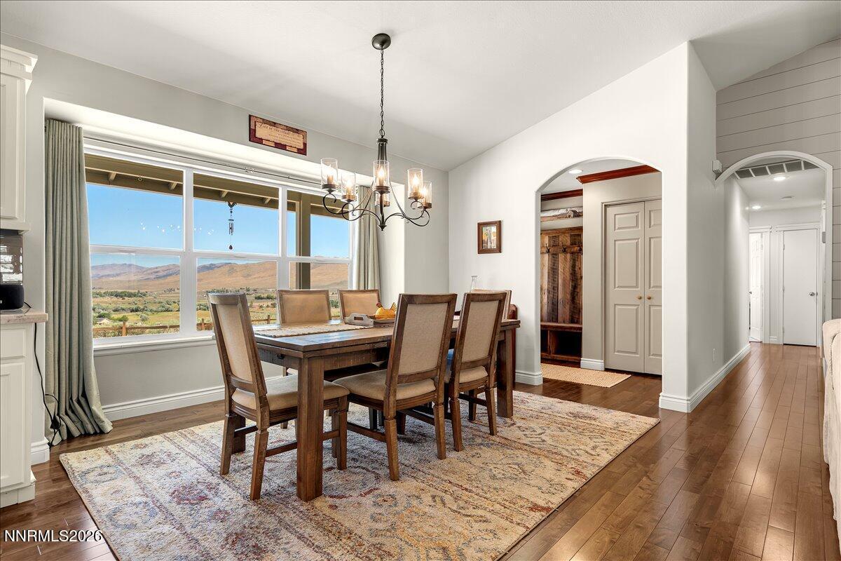 Image 4: Dining Room
