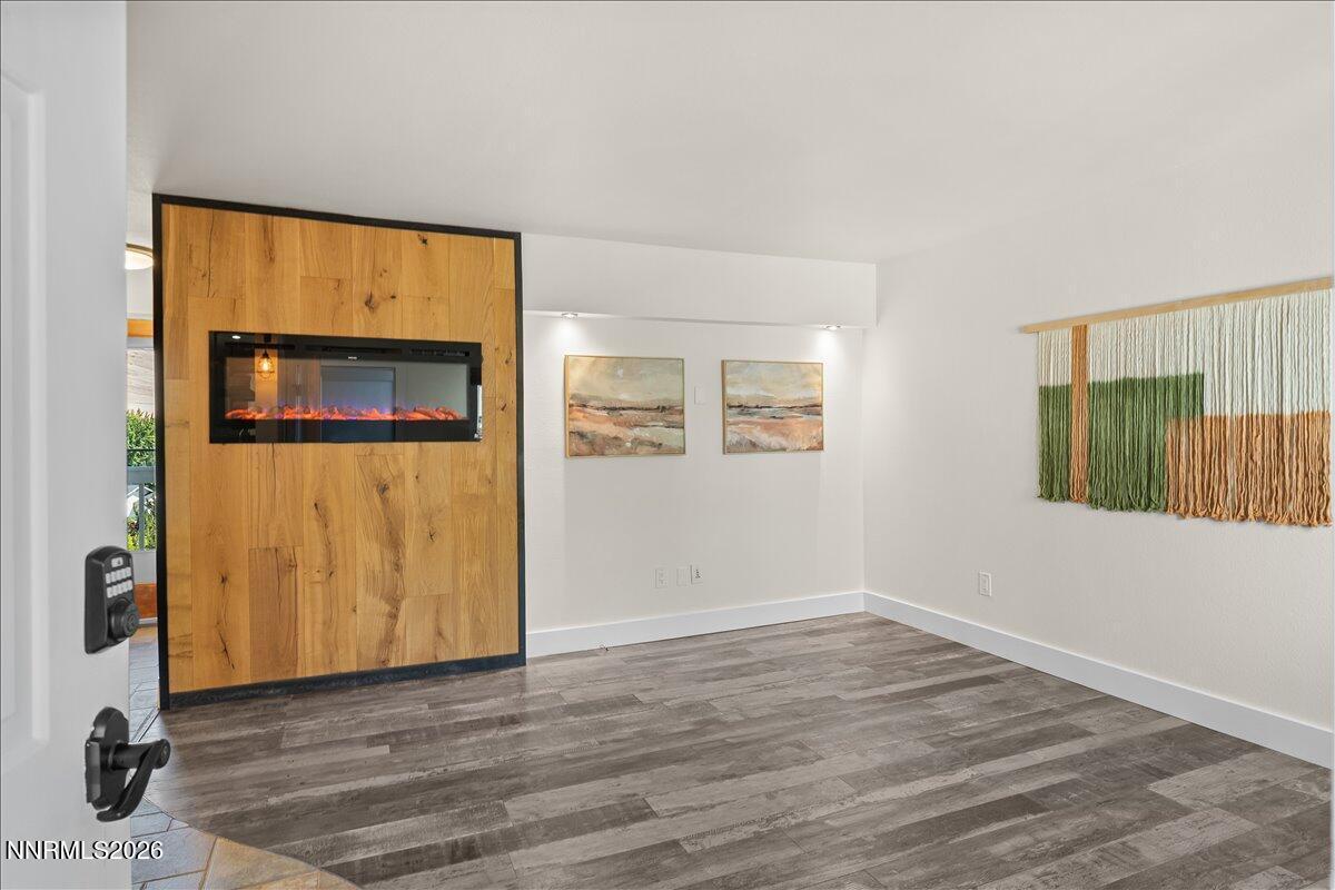 Image 4: 06-3955 Kings Row Reno NV 89503 (6 of 36