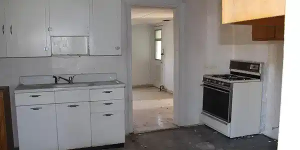 Image 3: Kitchen