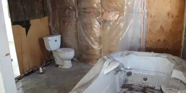 Image 4: Bathroom