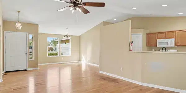 Image 3: 3