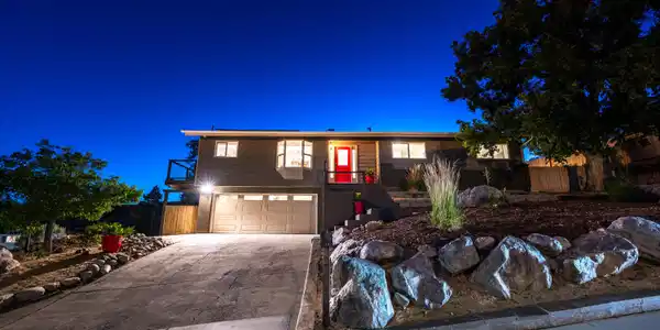 3301 Lodestar Lane