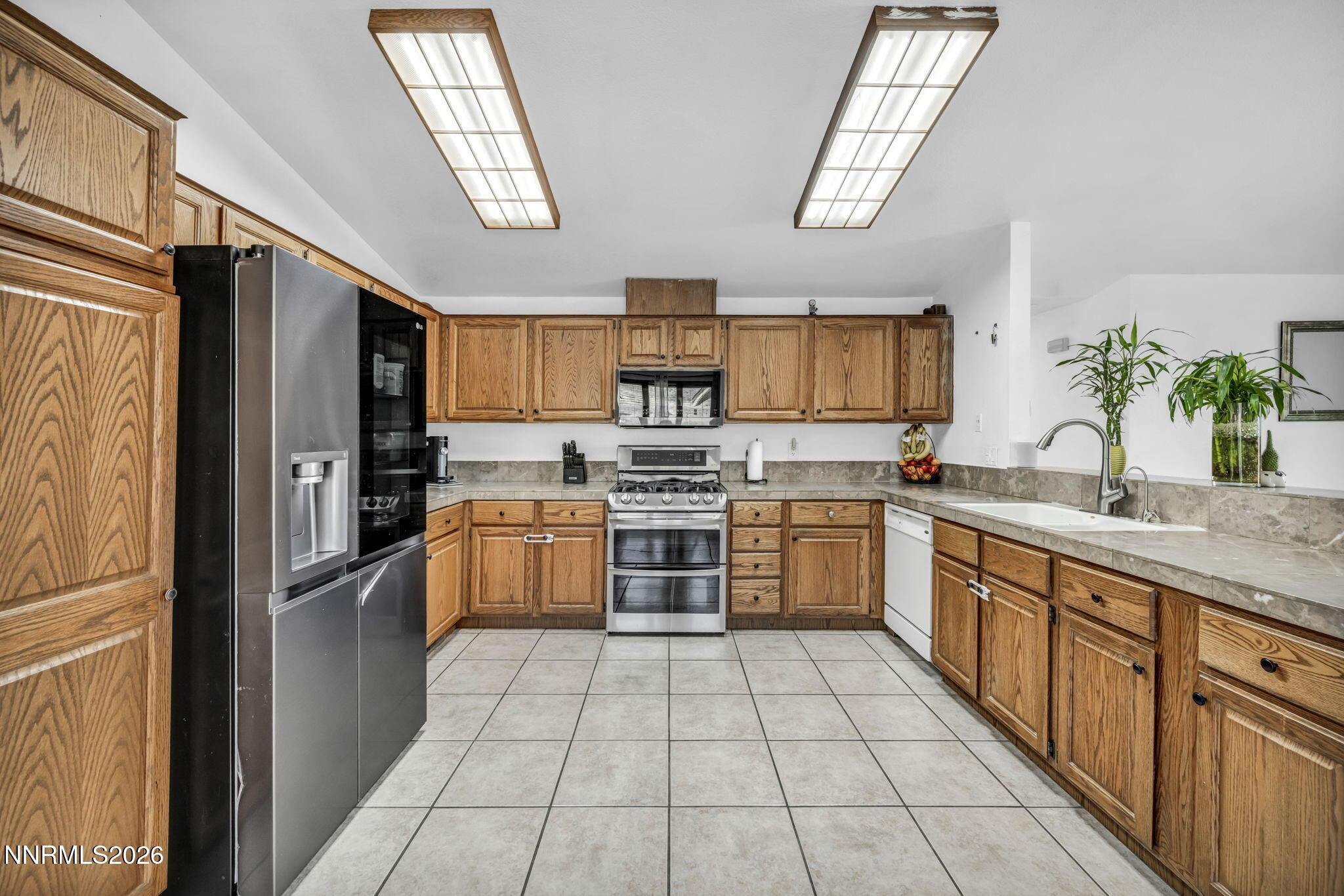 Image 2: 71-web-or-mls-1251-satellite-dr