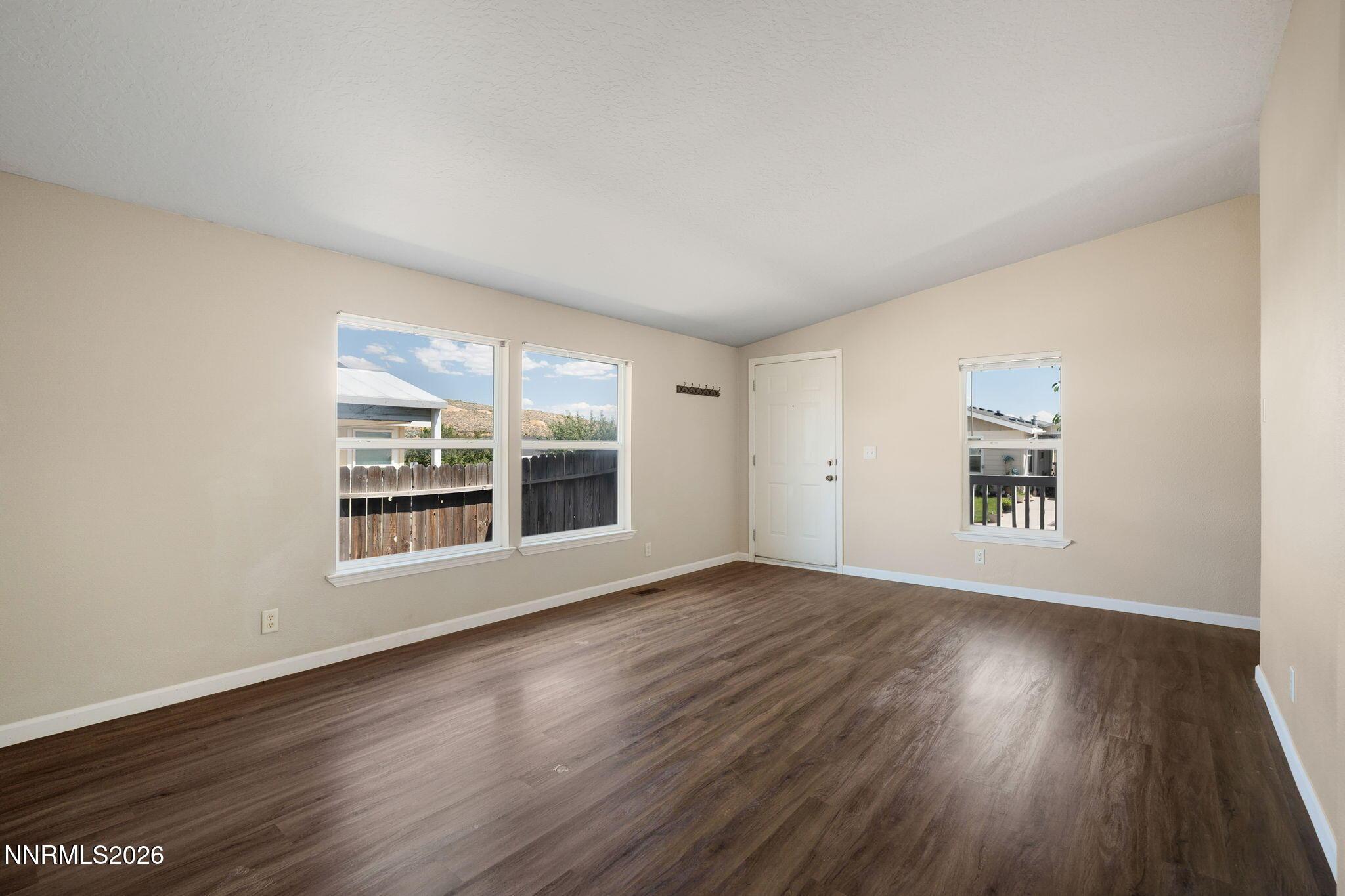 Image 4: 21-web-or-mls-615 Ruby Creek-9