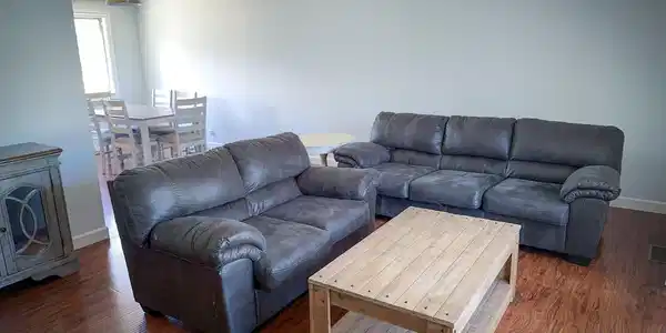 Image 4: 4-web-or-mls-Living Room