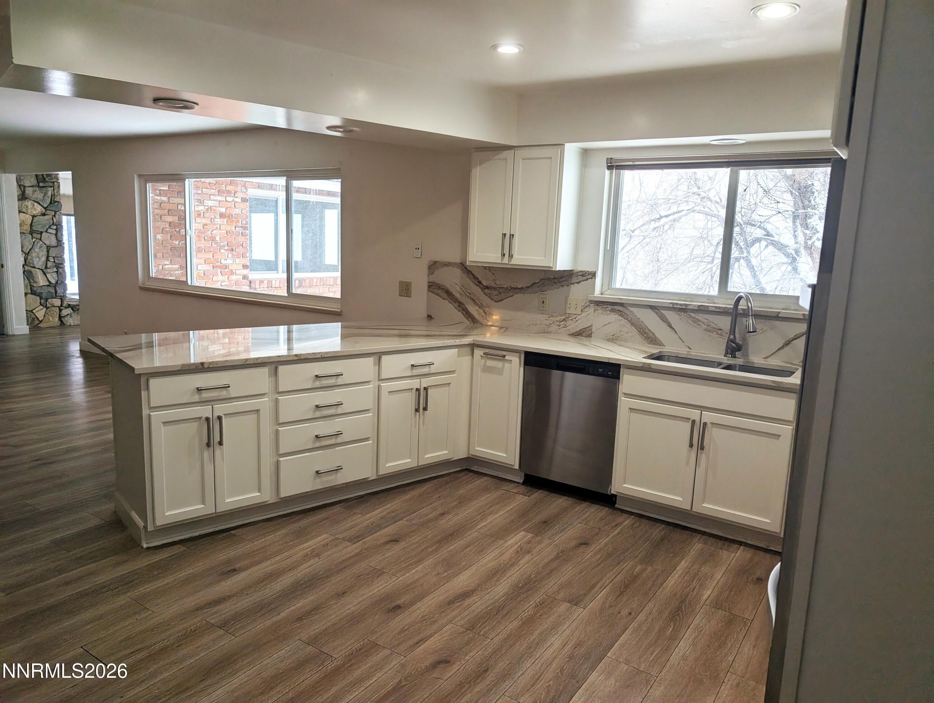 Image 4: Kitchen