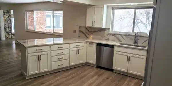 Image 4: Kitchen