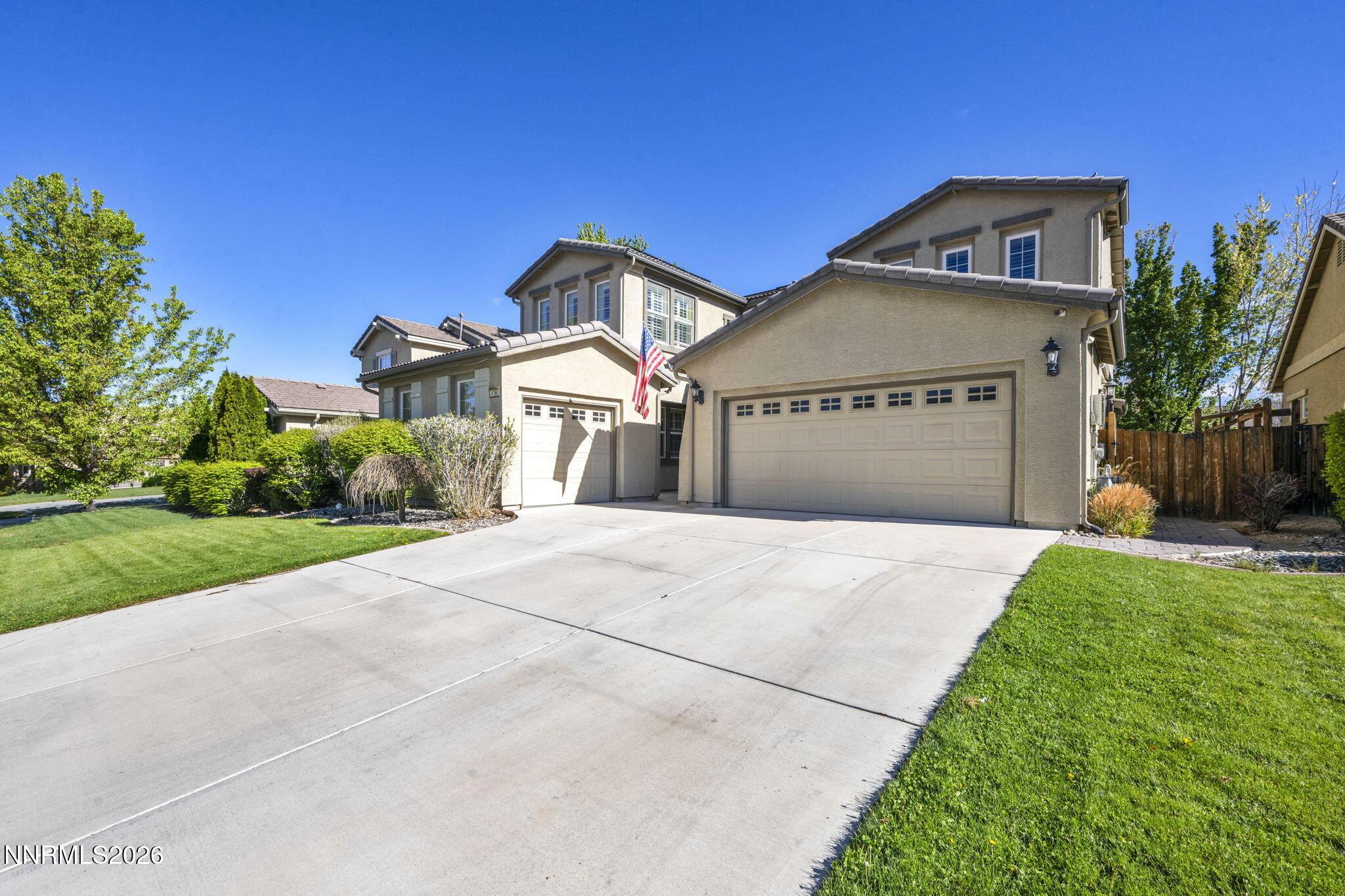 Image 3: Front Side Profile Home