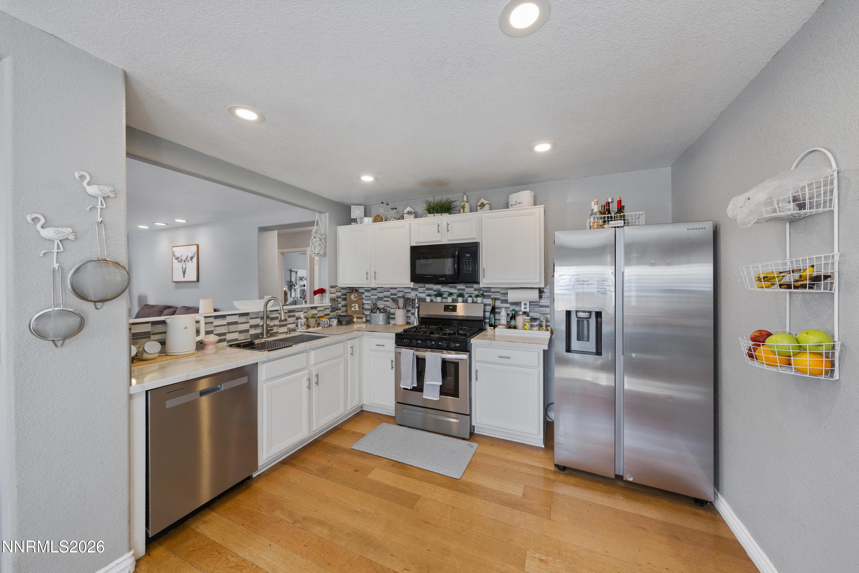 Image 4: 9680 Itasca - kitchen