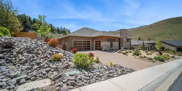4069 Whispering Pine Loop
