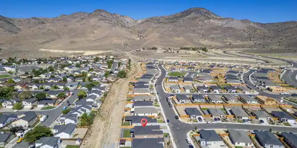Image 4: 4-web-or-mls-DJI_0491-Edit