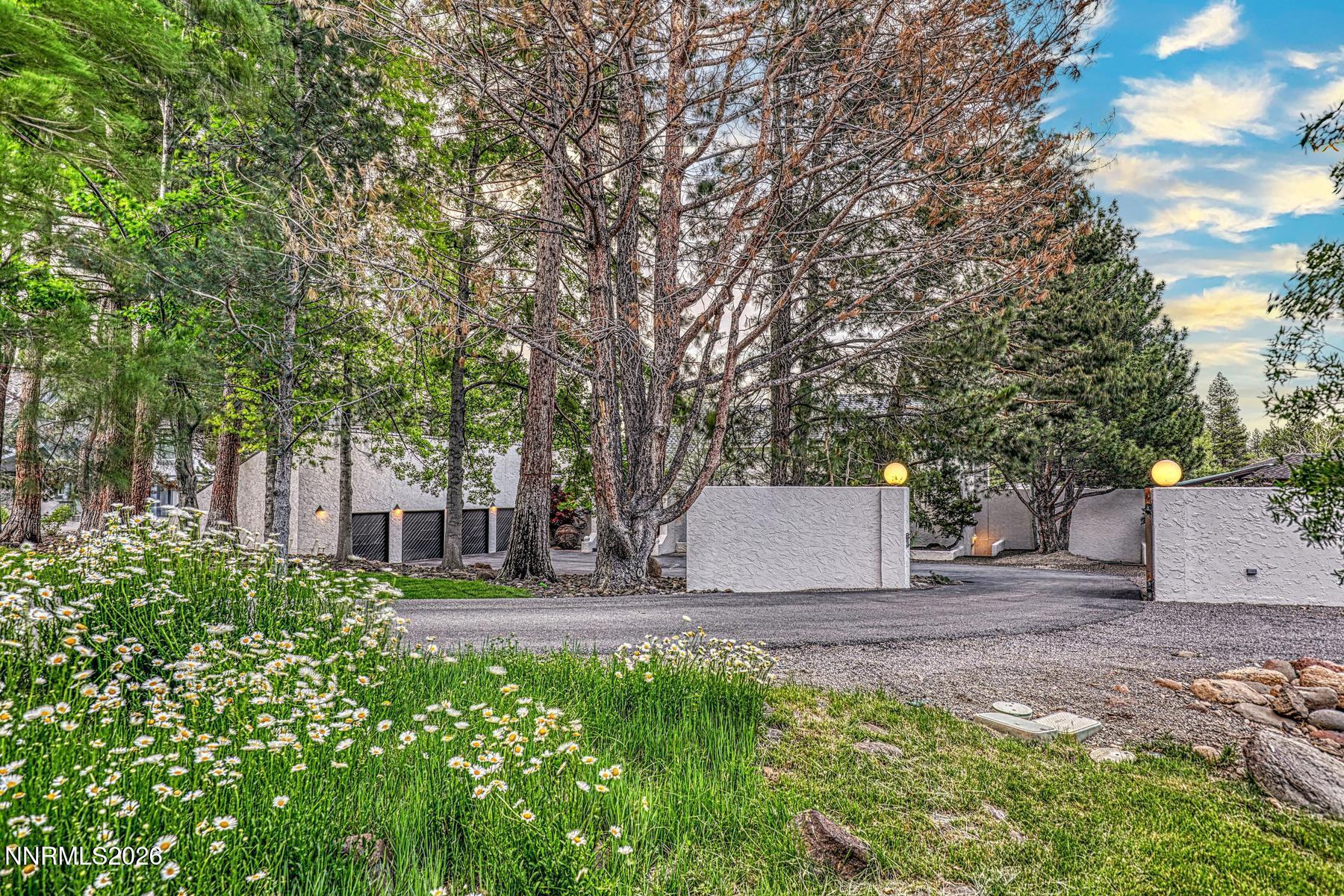 Image 4: 009-040-Exterior-1800x1200