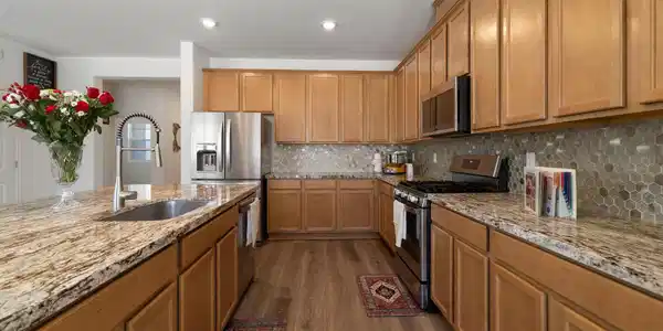 Image 3: 14-web-or-mls-9319 Bay-15