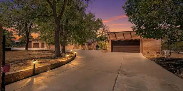 Image 2: 2-web-or-mls-DSC01881_twilight_599cc1f4_