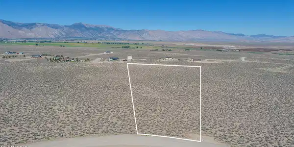Image 3: Propertylines22