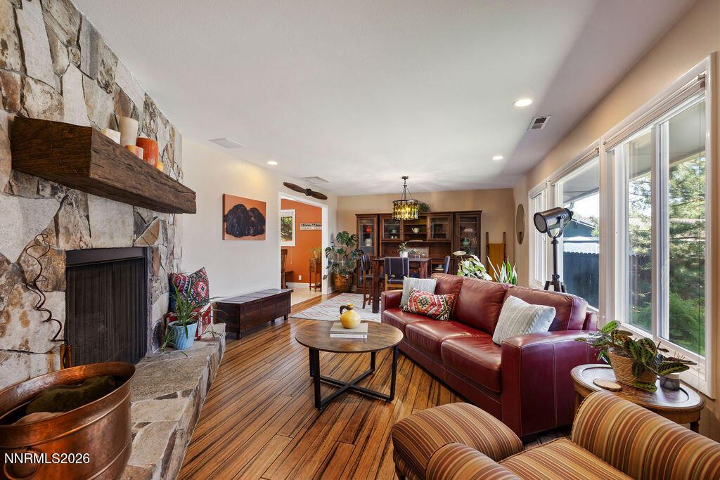 Image 2: 40_2450SequoiaLane_CopyrightJeremyJensen