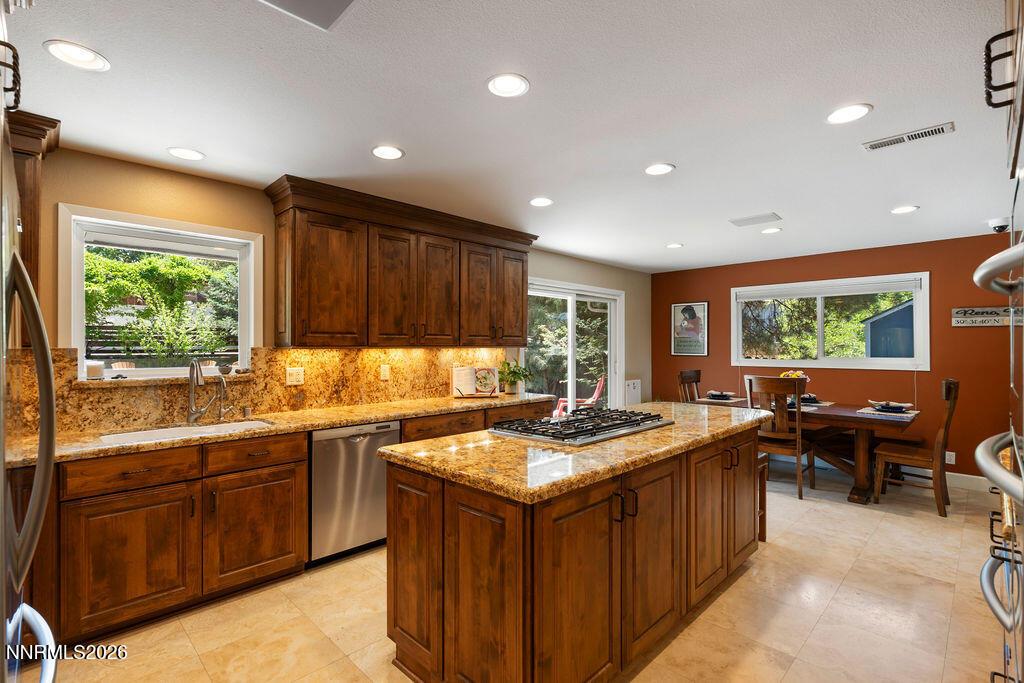Image 4: 42_2450SequoiaLane_CopyrightJeremyJensen