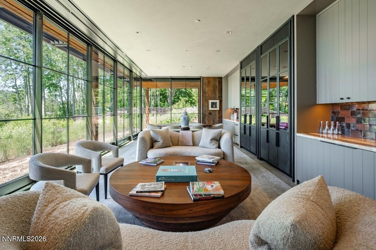 Image 2: Lakefront Cabana Interior