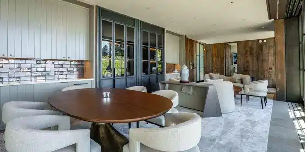 Image 3: Lakefront Cabana Sitting Area
