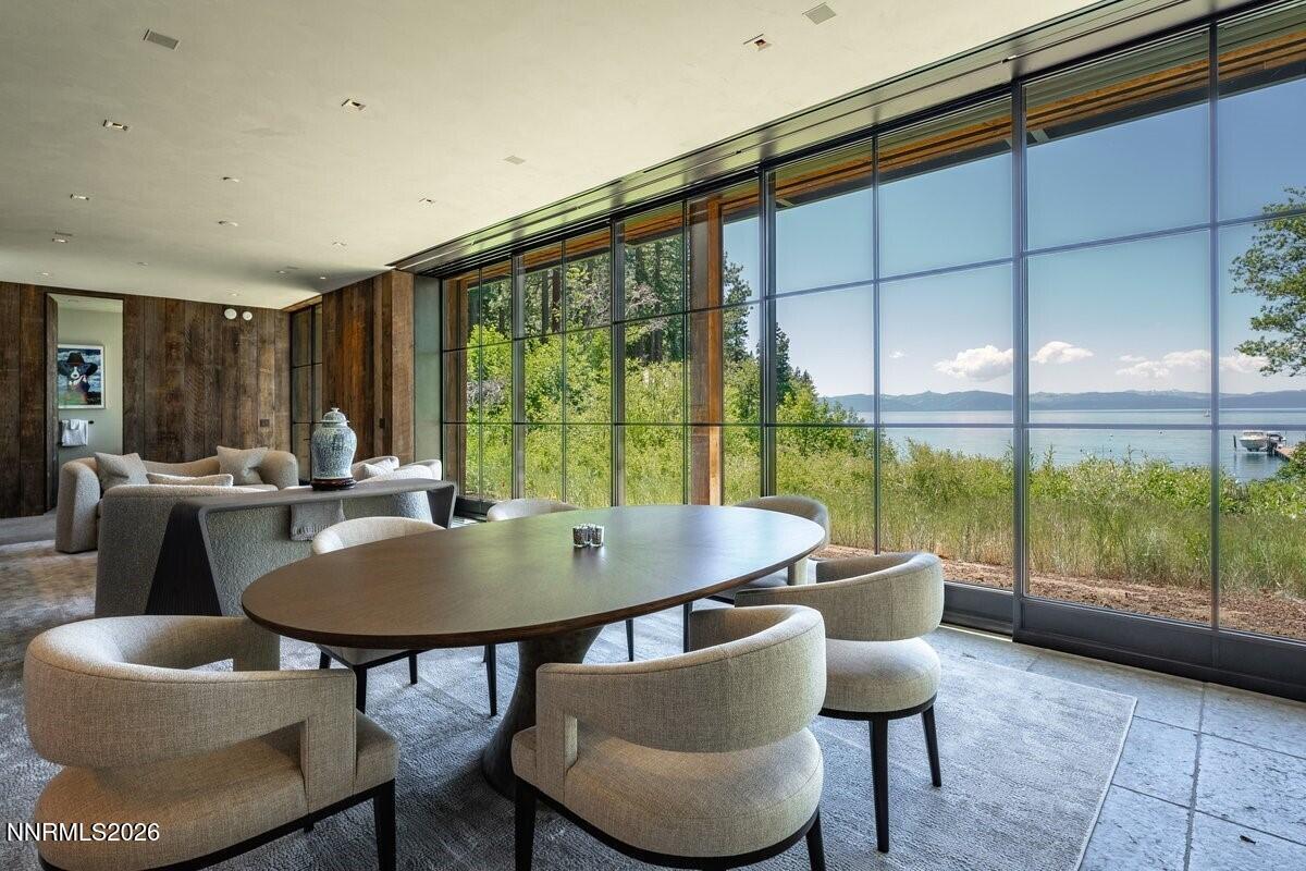 Image 4: Lakefront Cabana Dining Area