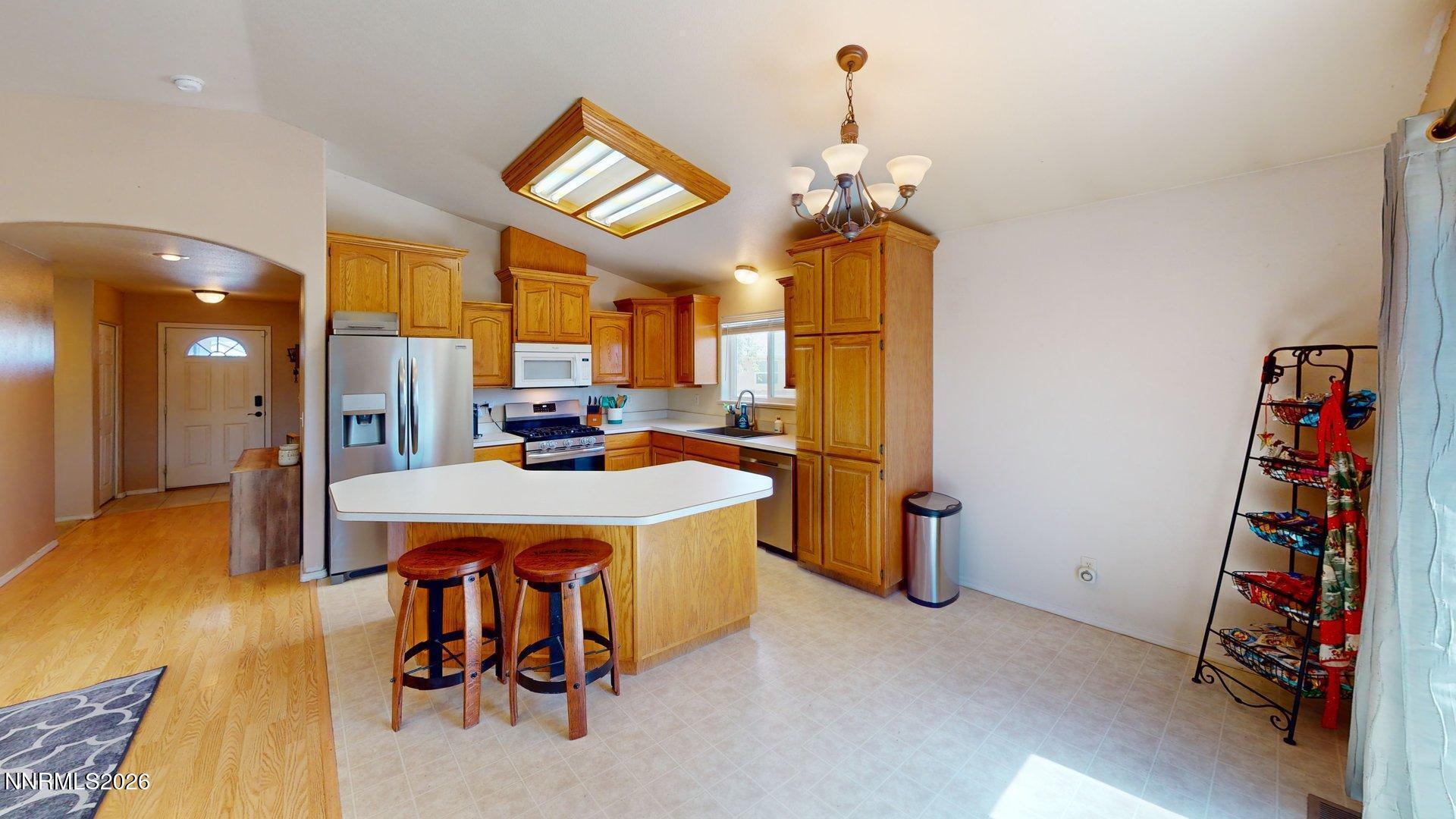 Image 3: 380-Calaway-Ct-Kitchen
