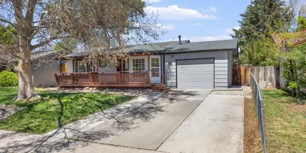 136 York Way