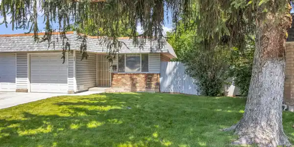 2676 Adel Way