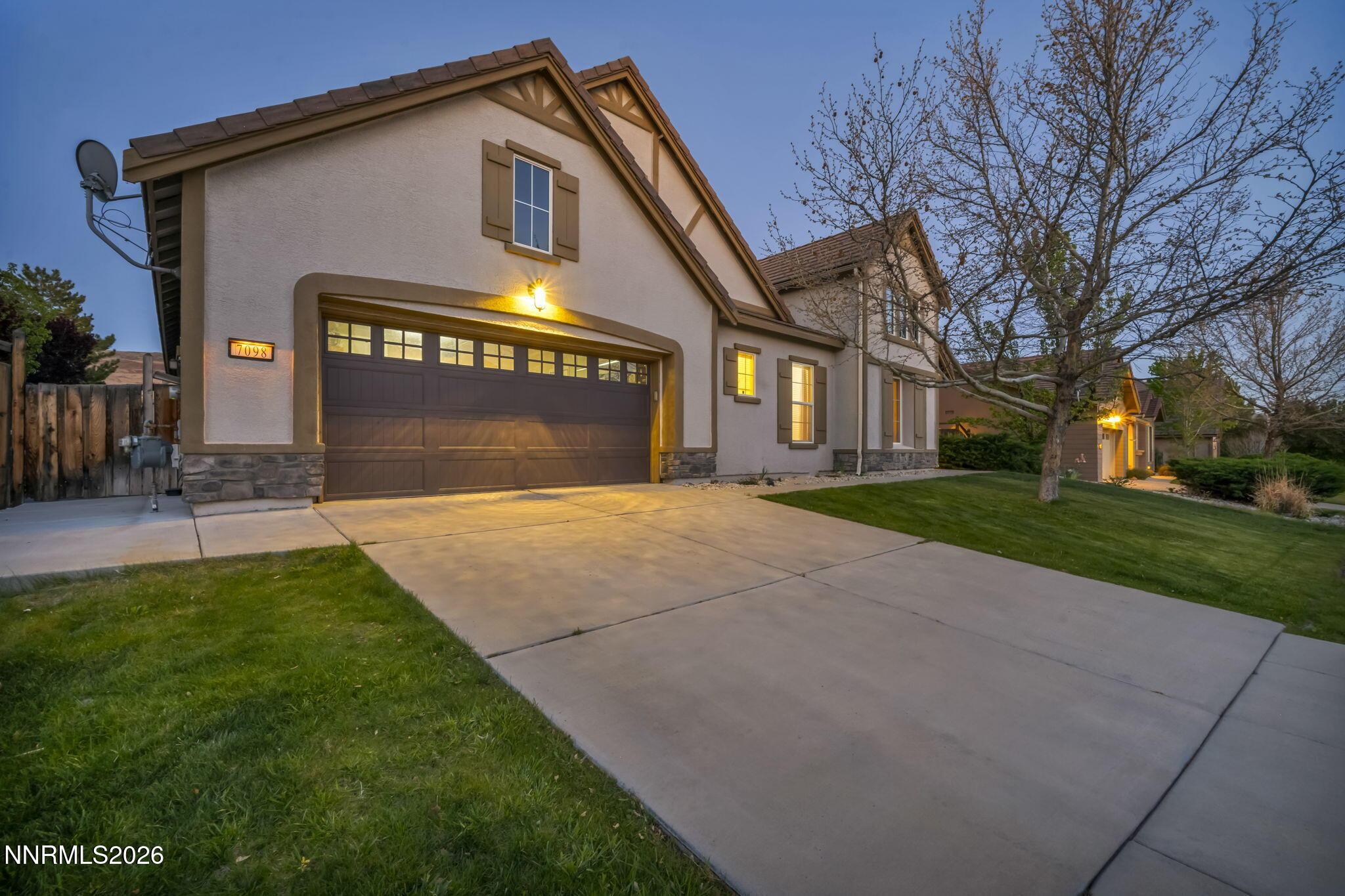 Image 2: 3-web-or-mls-7098-voyage-dr
