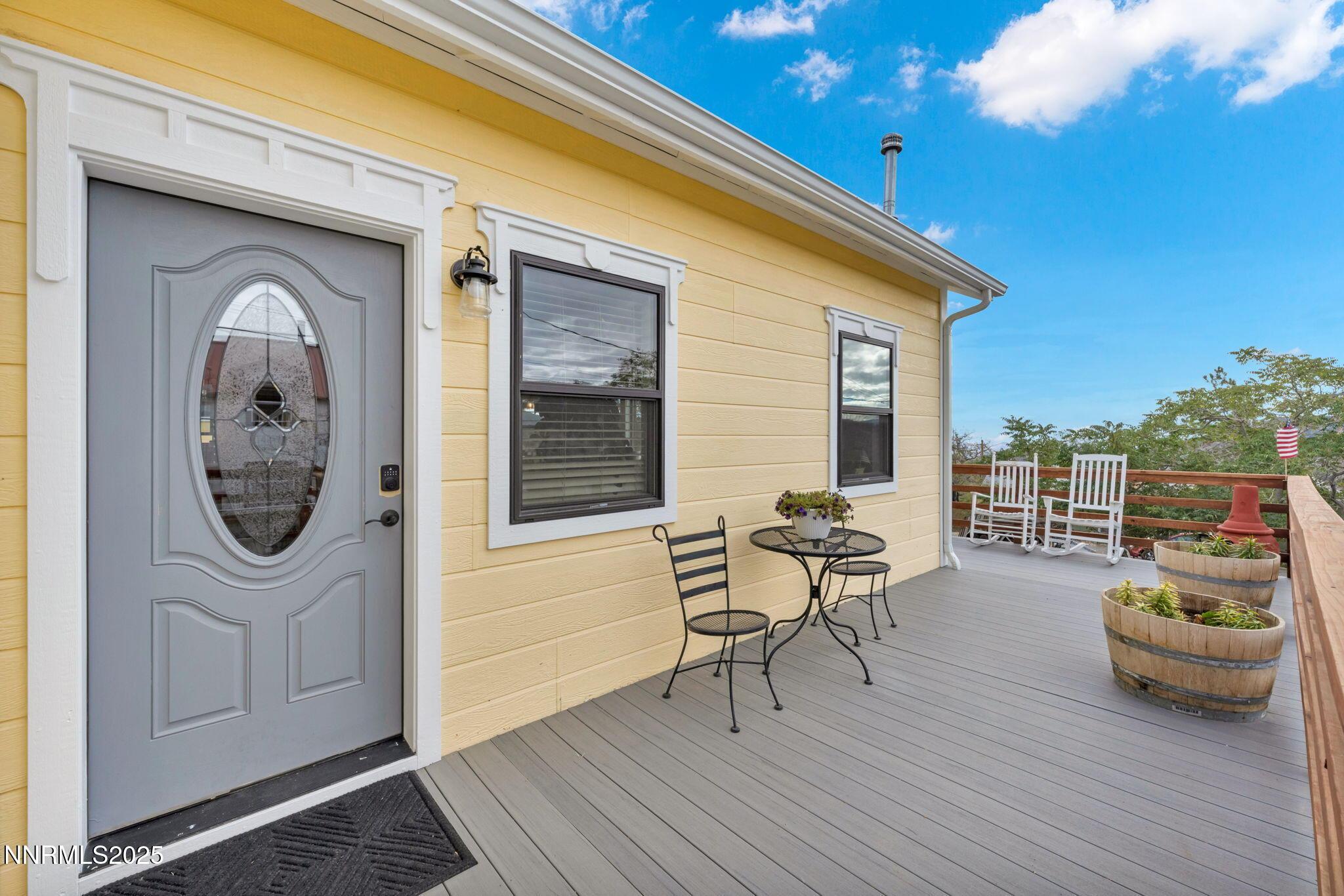 Image 4: 8-web-or-mls-210-e-washington-st