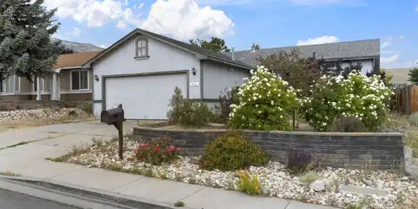 Image 2: 8419 Sopwith Blvd 02