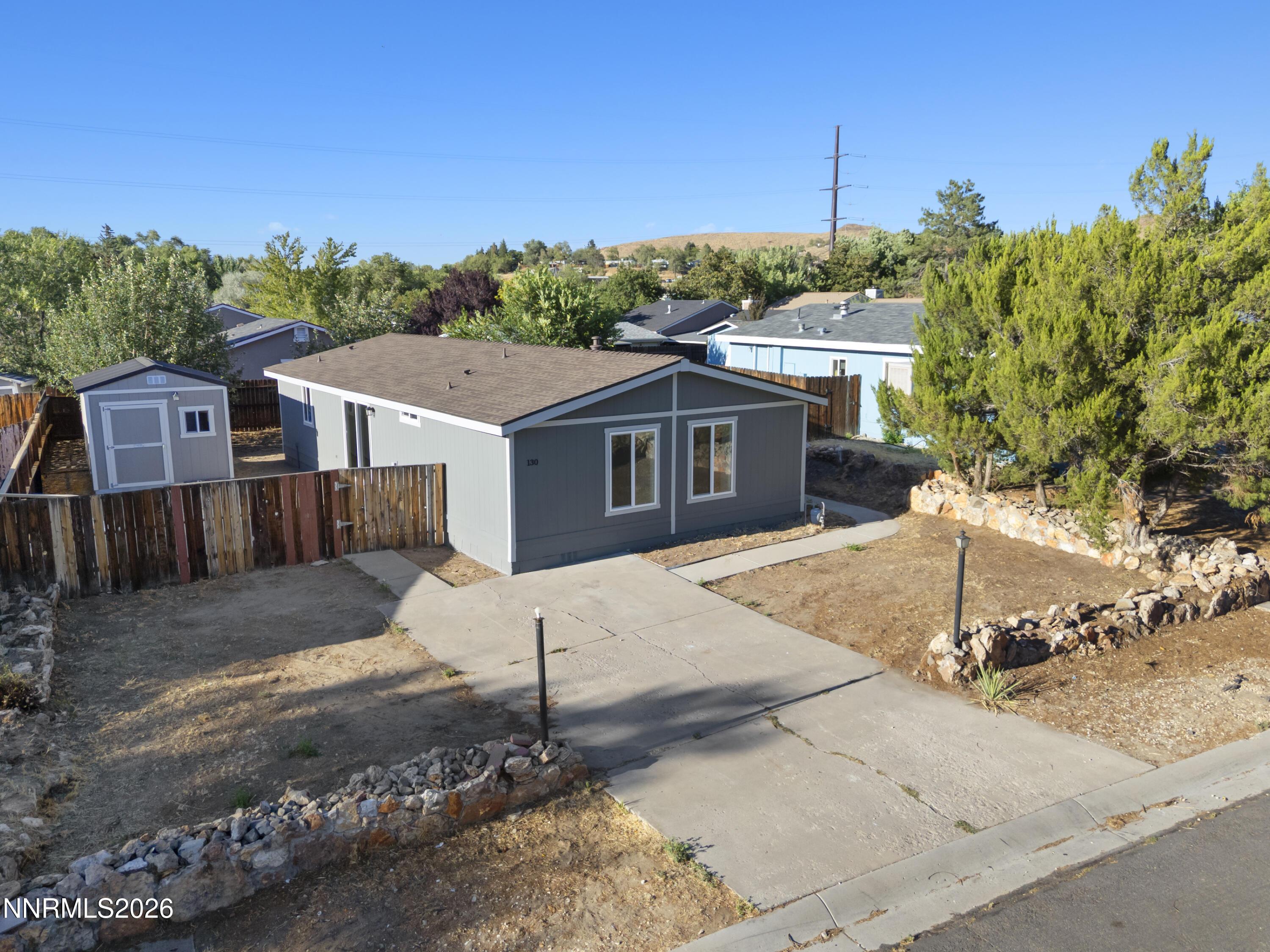 Image 3: 130 Lofty View Dr 01