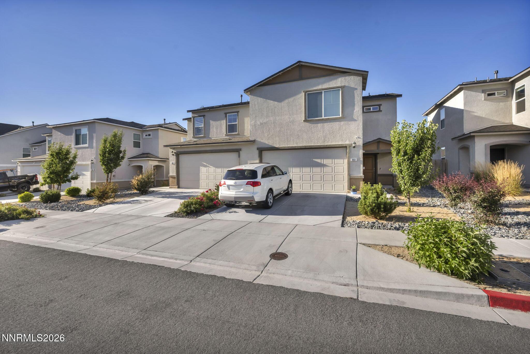 Image 3: 3-web-or-mls-8863-wolf-moon-dr