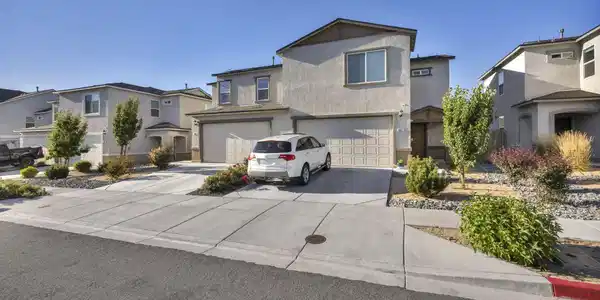 Image 3: 3-web-or-mls-8863-wolf-moon-dr