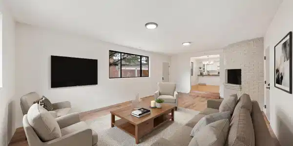 Image 4: A7V05648 Living Room 2
