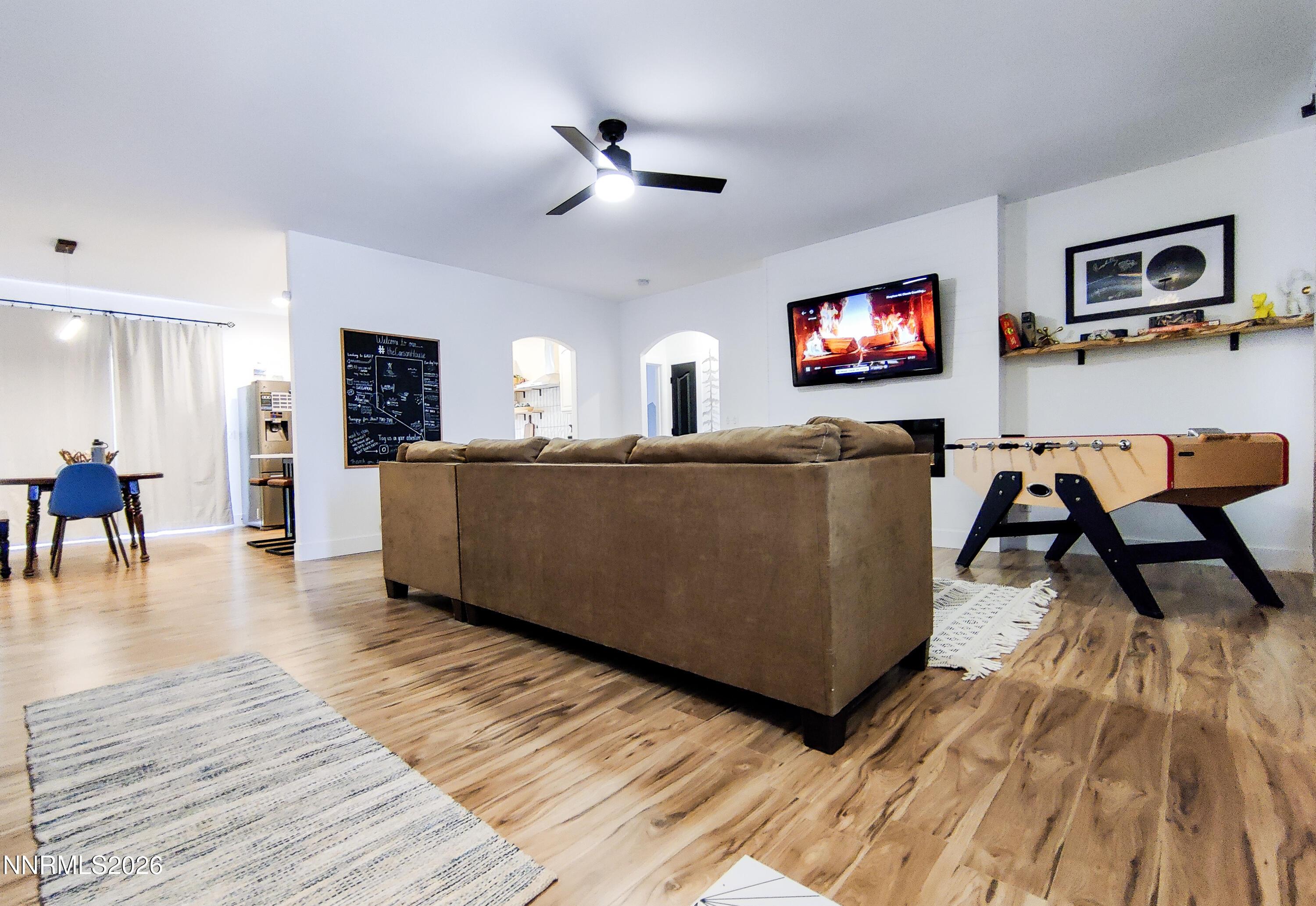 Image 4: living area