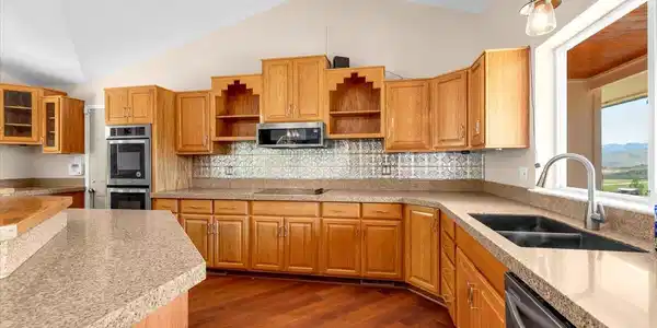 Image 3: Kitchen