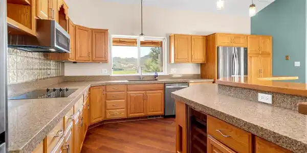Image 4: Kitchen