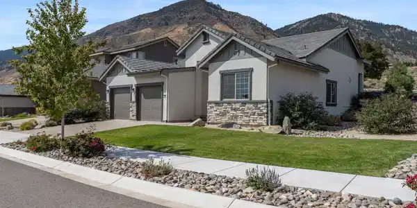Image 3: 02-2900 Matterhorn Dr-101