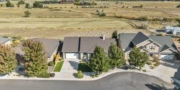 Image 2: 26-web-or-mls-cedar-creek-cir-1322 - Cop