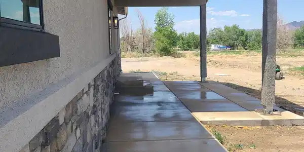 Image 2: TOM FRONT WALKWAY 25
