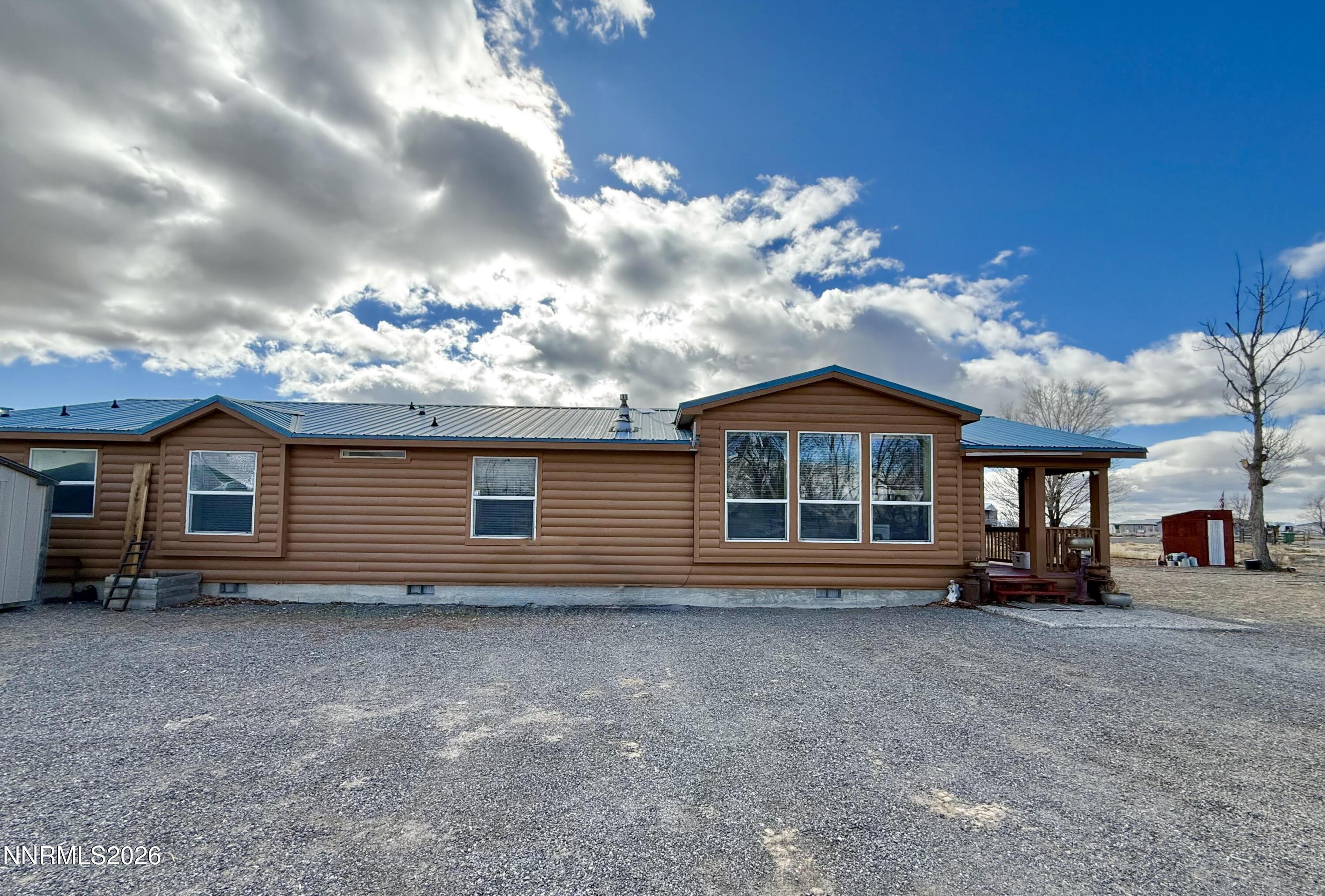 Image 4: 2160 Horseshoe W side