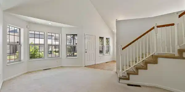 Image 3: Living Room