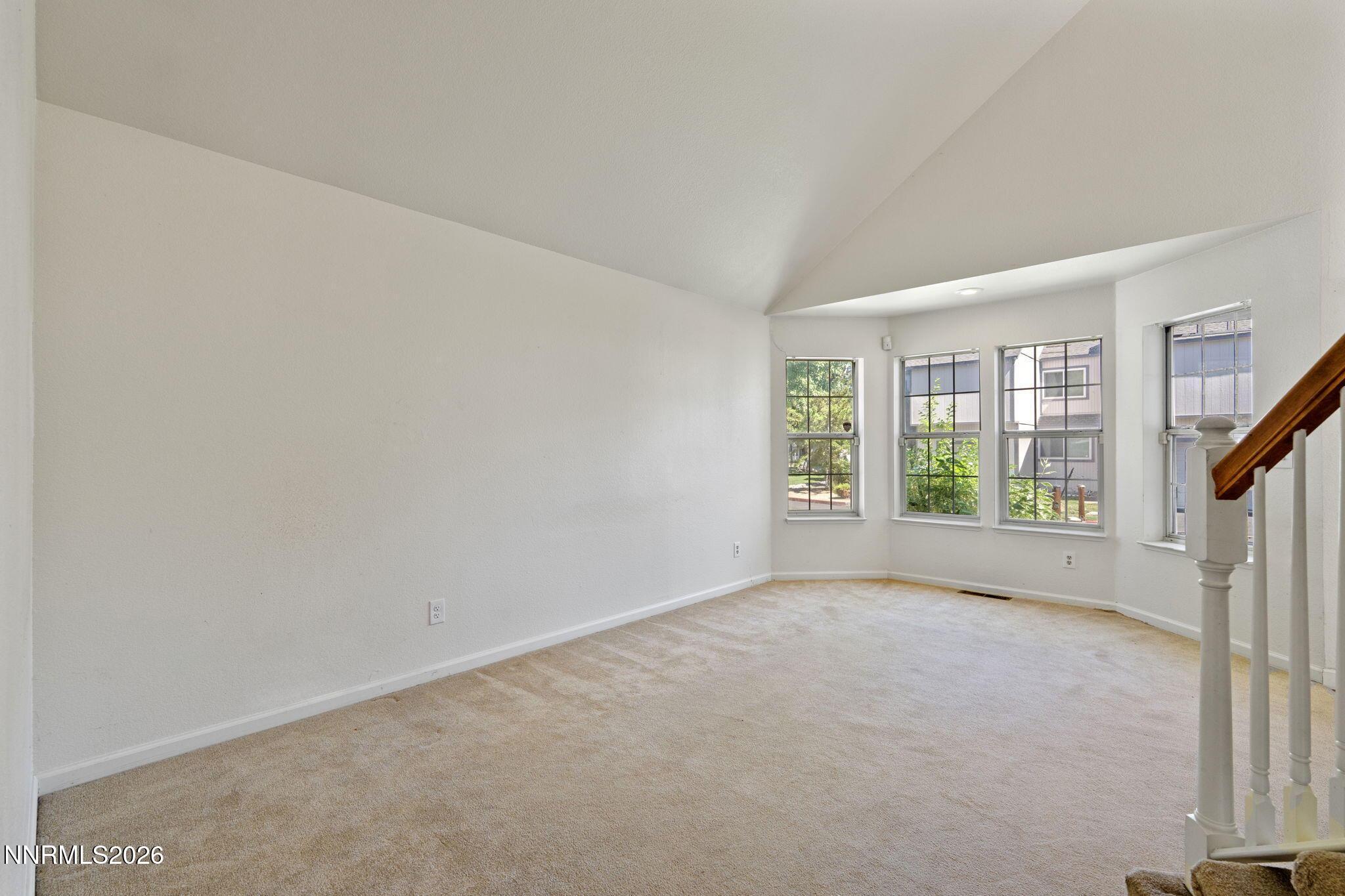 Image 4: Living Room