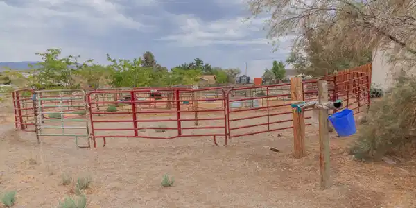 Image 4: Horse Corral - Side