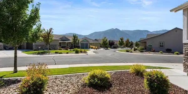 Image 2: 06-744 E Cottage Loop-105