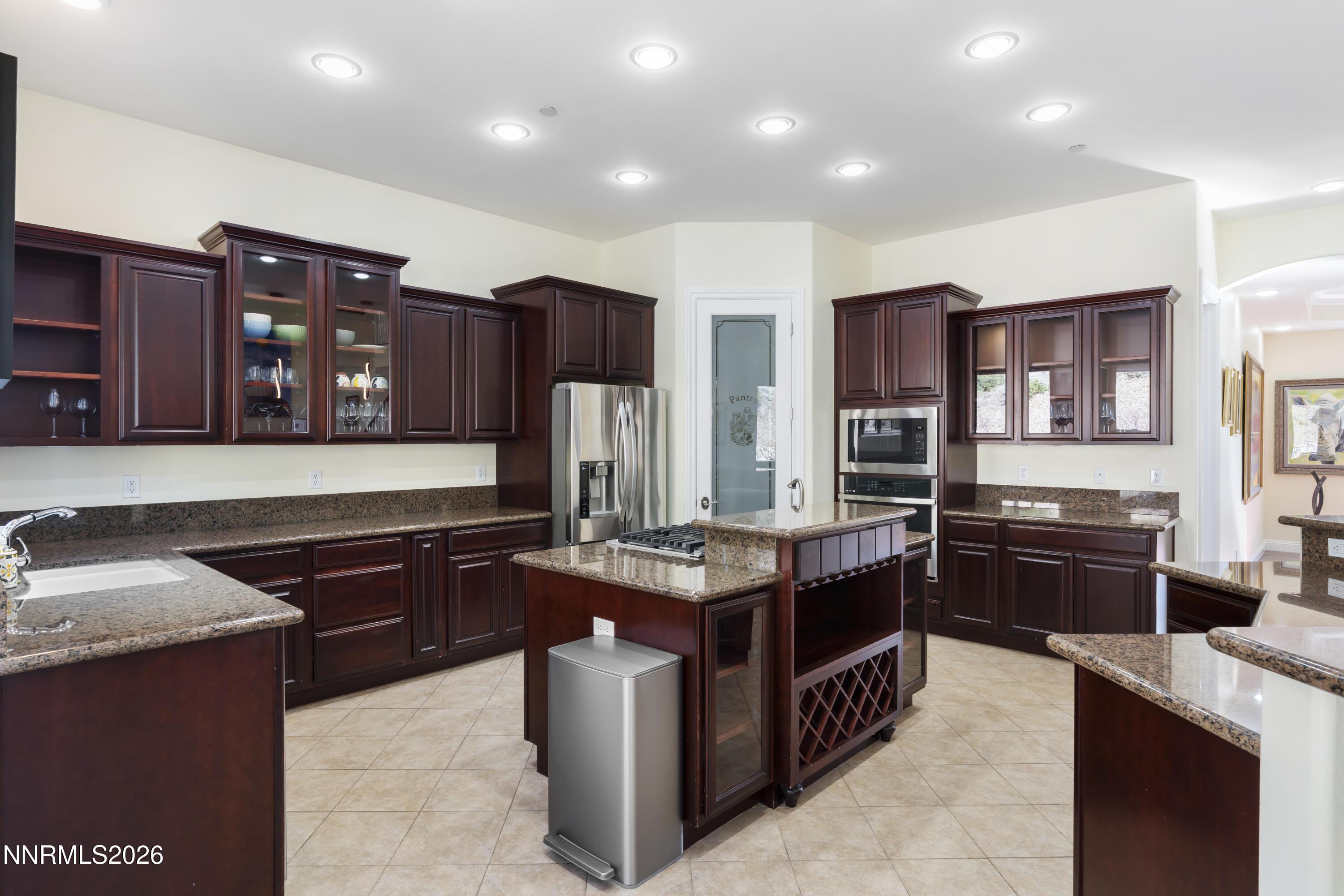 Image 3: Kitchen