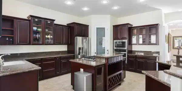 Image 3: Kitchen