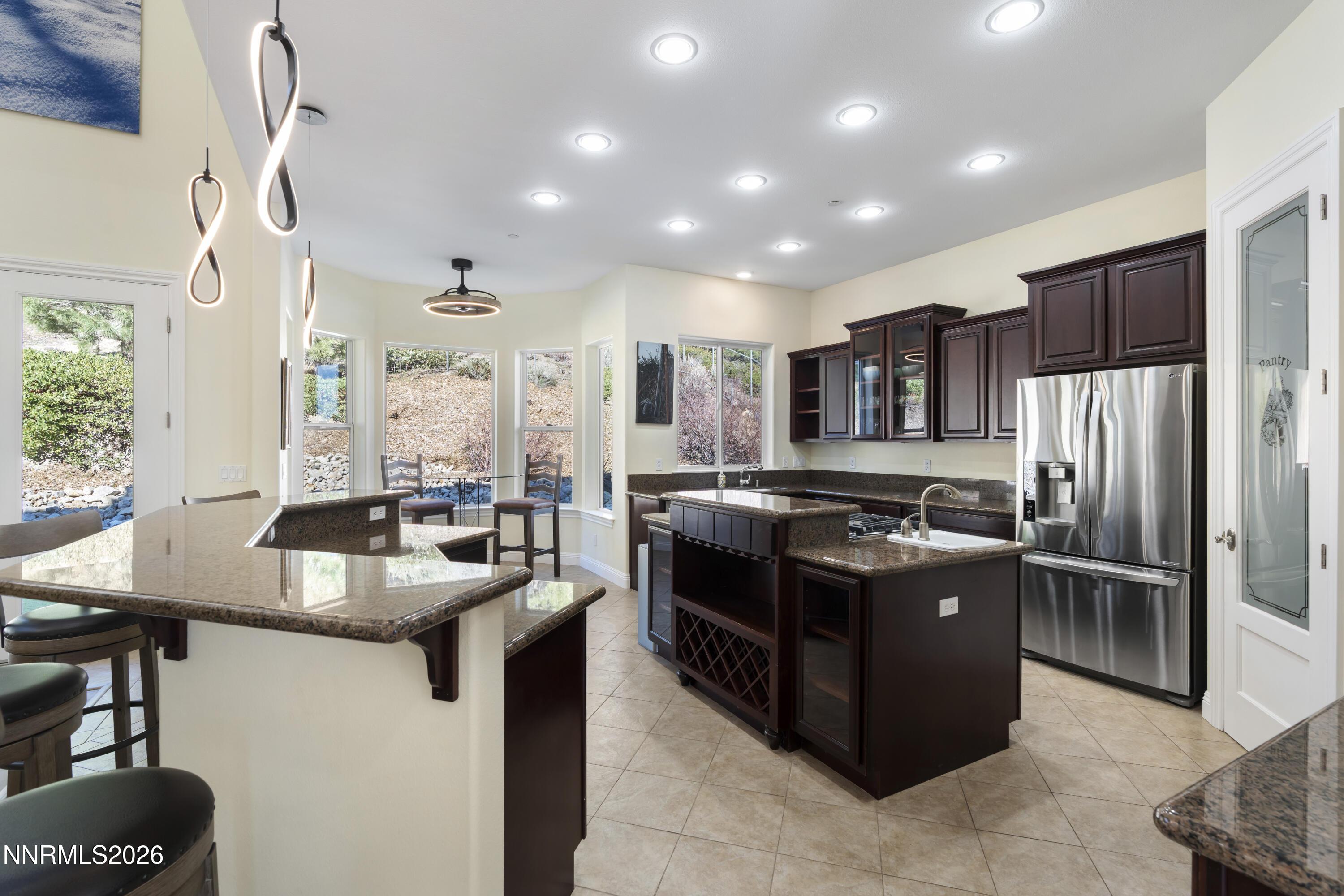 Image 4: Kitchen
